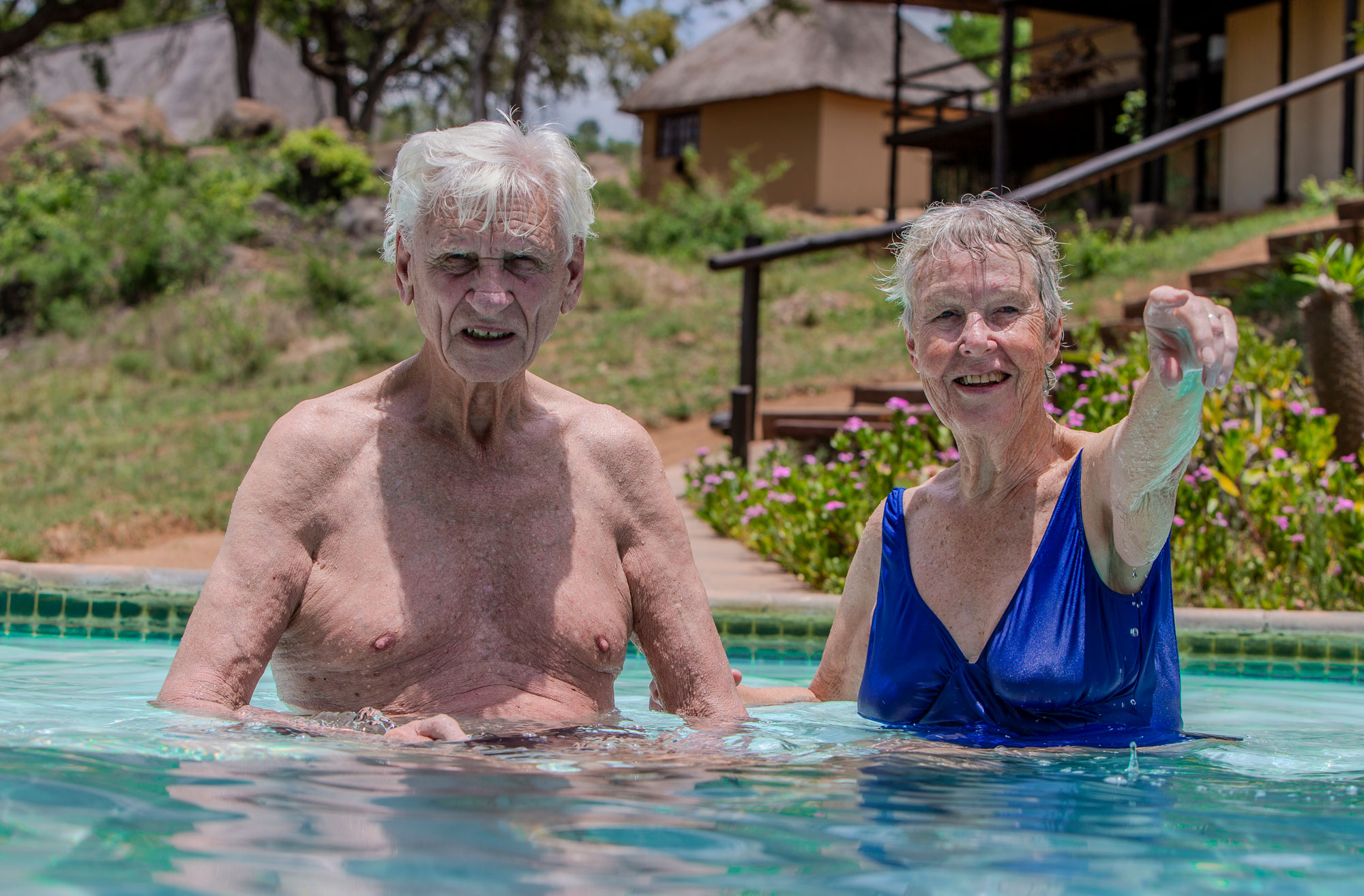 Karen & Otto i poolen